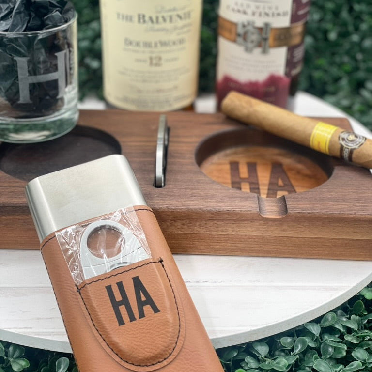 bottle design cigarette holder Cigarettes Dispenser For optimal performance fill with Zippo lighter fuel. Black and White Whisky cigarette