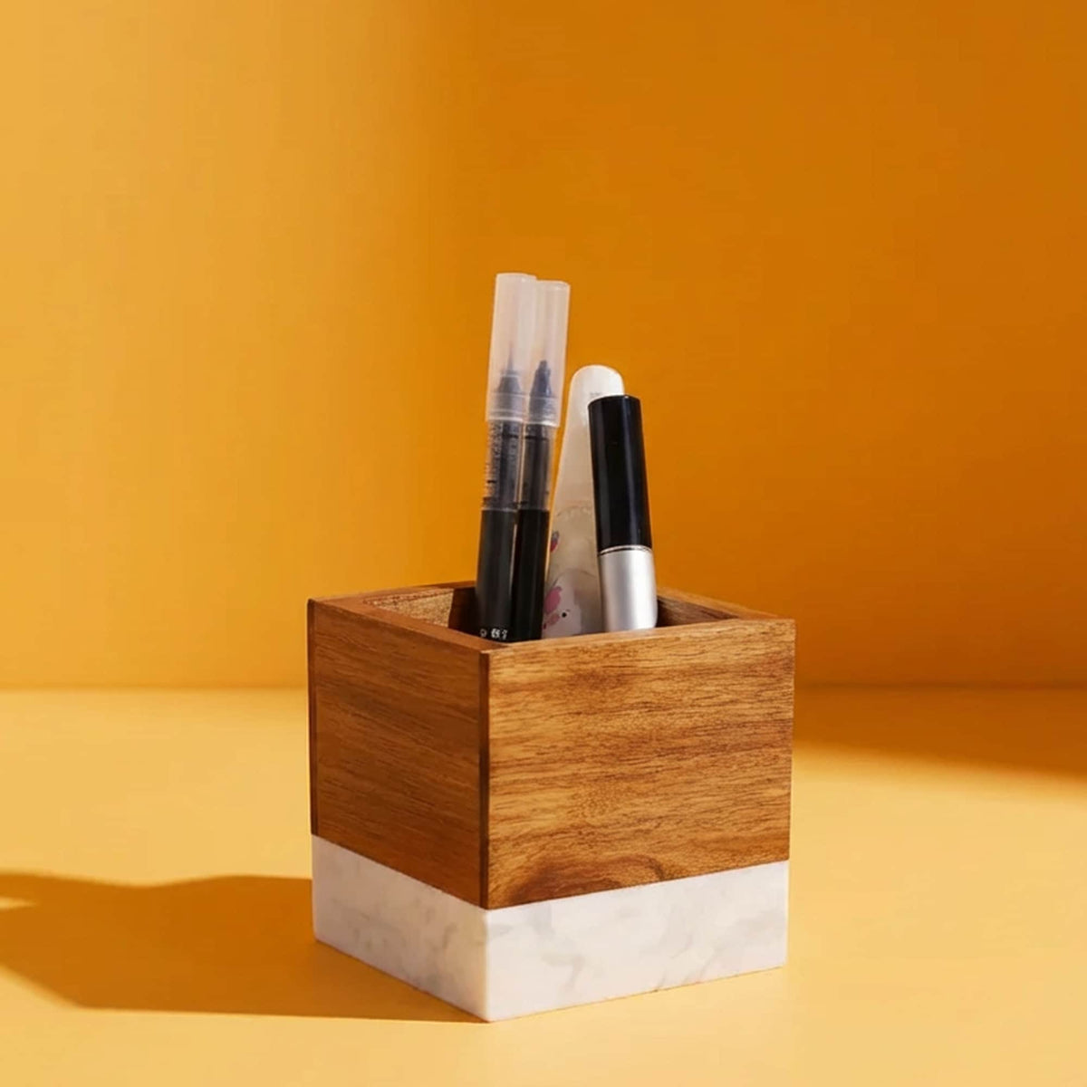 Pen holder detail