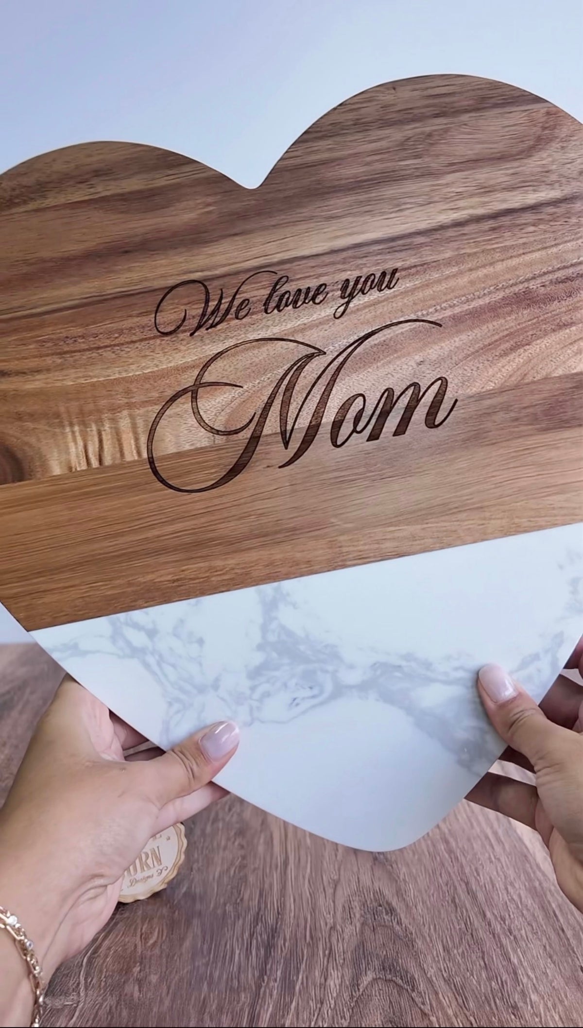Heart-shaped marble and acacia serving board engraved with a script Mom message